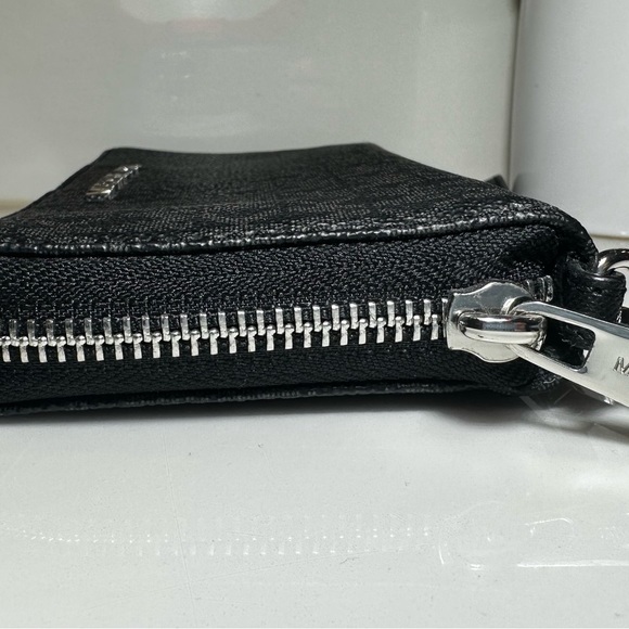 Michael Kors Jet Set Travel Large Wallet - Picture 6 of 6